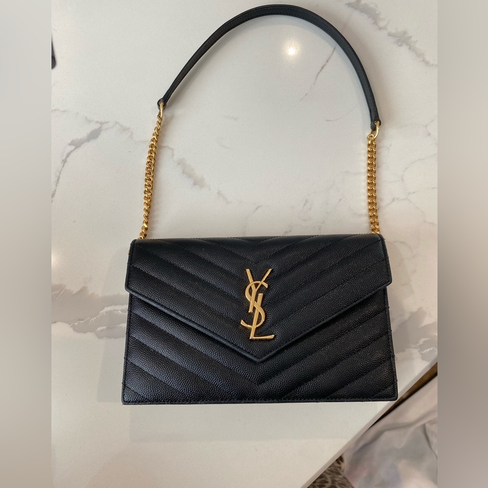YSL crossbody wallet on a chain, used in a great condition 👌🏻